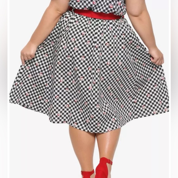 Disney Her Universe Gingham Poison Apple Skirt - Picture 5 of 5